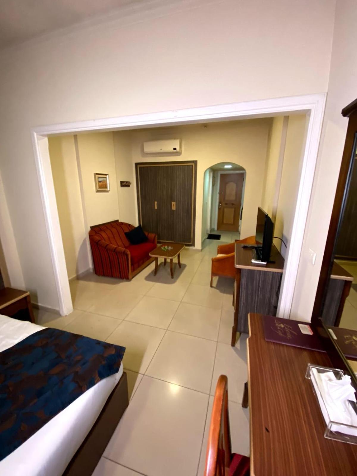 Elysee Aparthotel